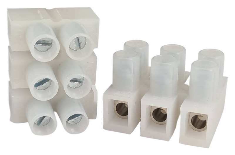 Kopplingsplintar i vit plast för elektrisk installation, med skruvanslutning och genomföringshål för ledare.